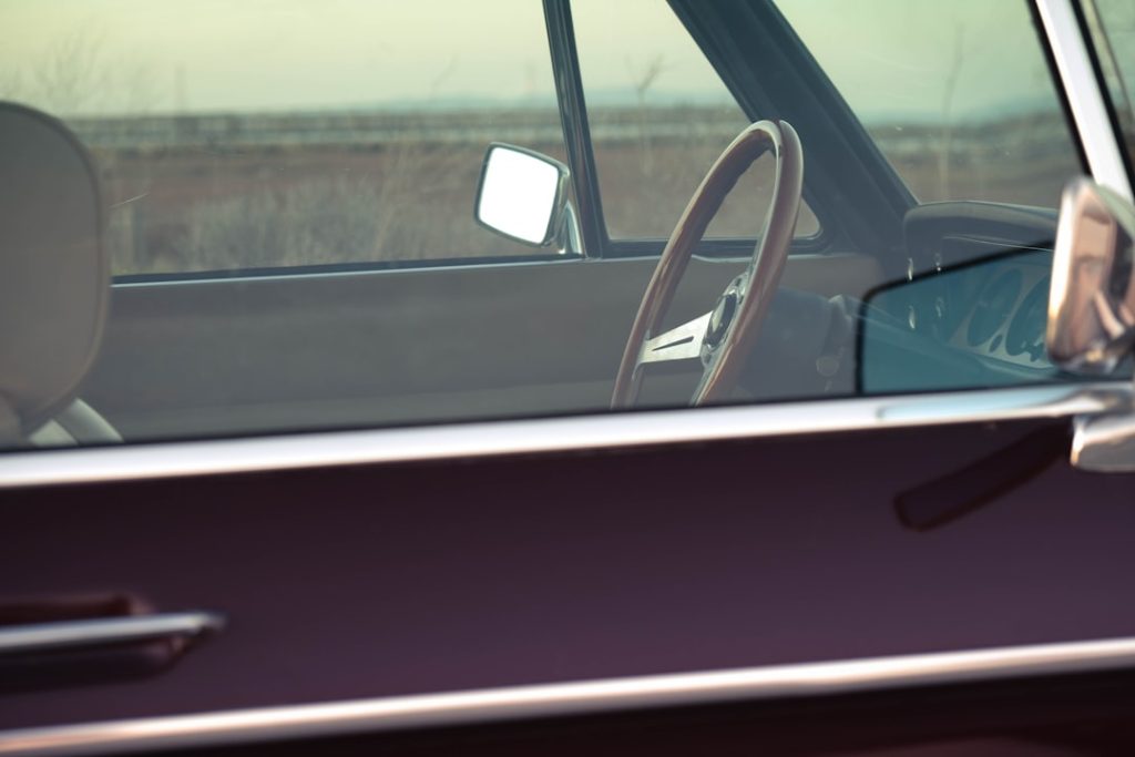 Zo wordt de binnenkant van je autoruit echt schoon